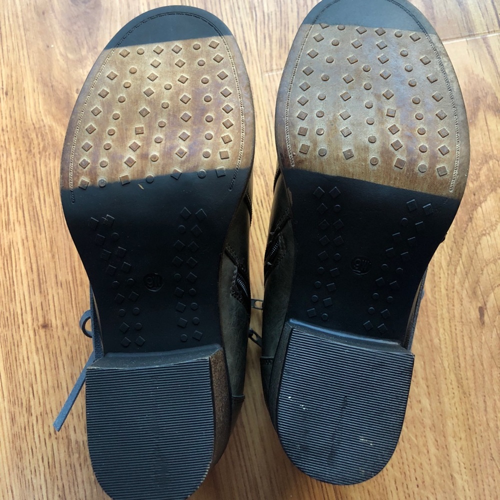 Brand New Beautiful Olive Booties - Picture 6 of 6